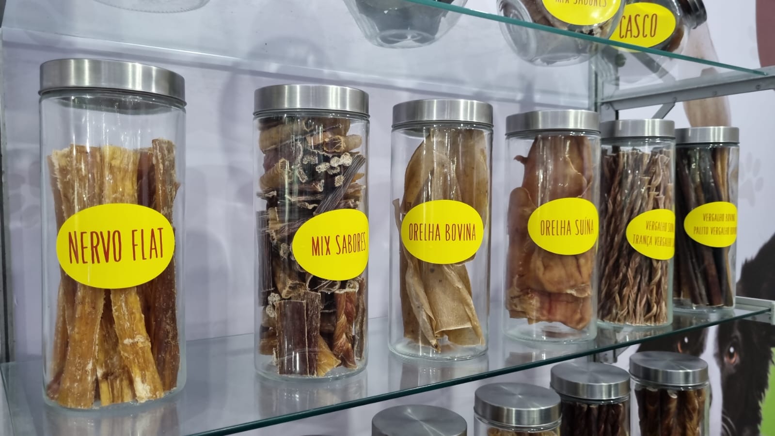 Snacks naturais são apresentados em feira pet em Araraquara